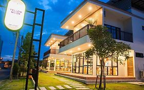 โรงแรม เยลโล่ว มูน